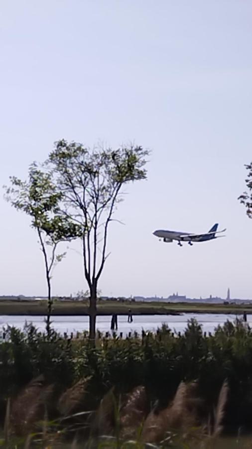"Fly To Venice" Airport Tessera Luaran gambar